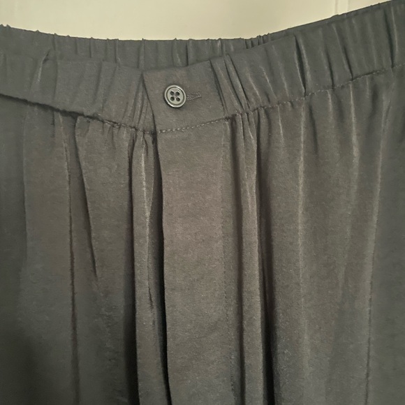 NWT Barefoot Dreams wide leg satin pants M - Picture 3 of 5